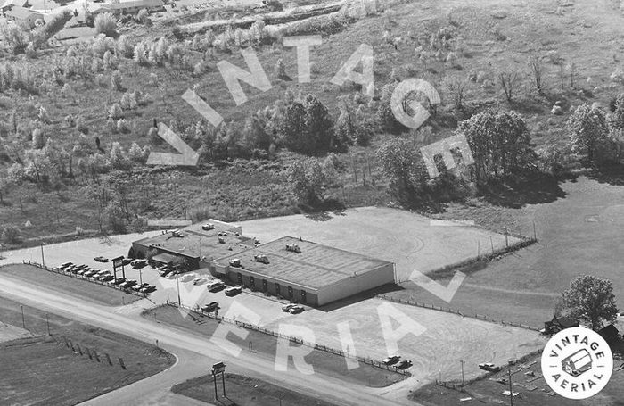 Middle Villa Inn and Bowling Alley - 1981 Aerial